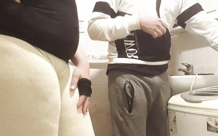 Nadia the big ass moroccan: La matrigna araba chiama il tecnico macchina lavatrice e lo...