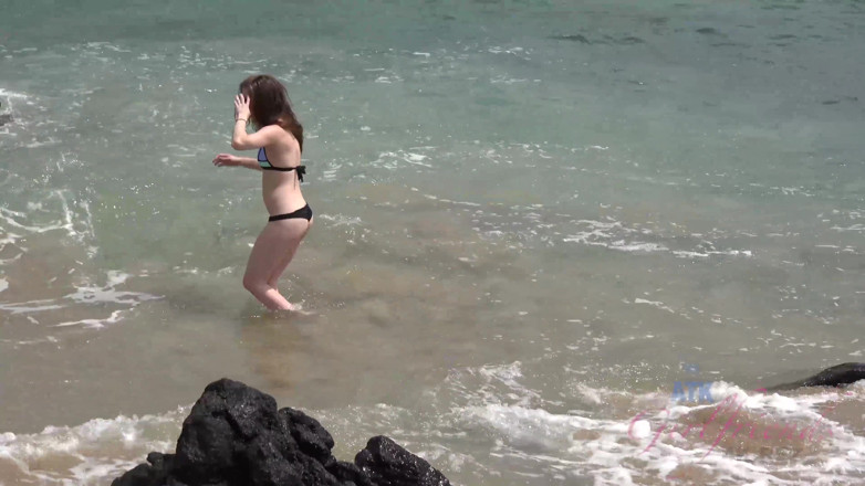 ATK Fans (Girlfriends): Vacanze virtuali hawaii con Anya Olsen 1/11