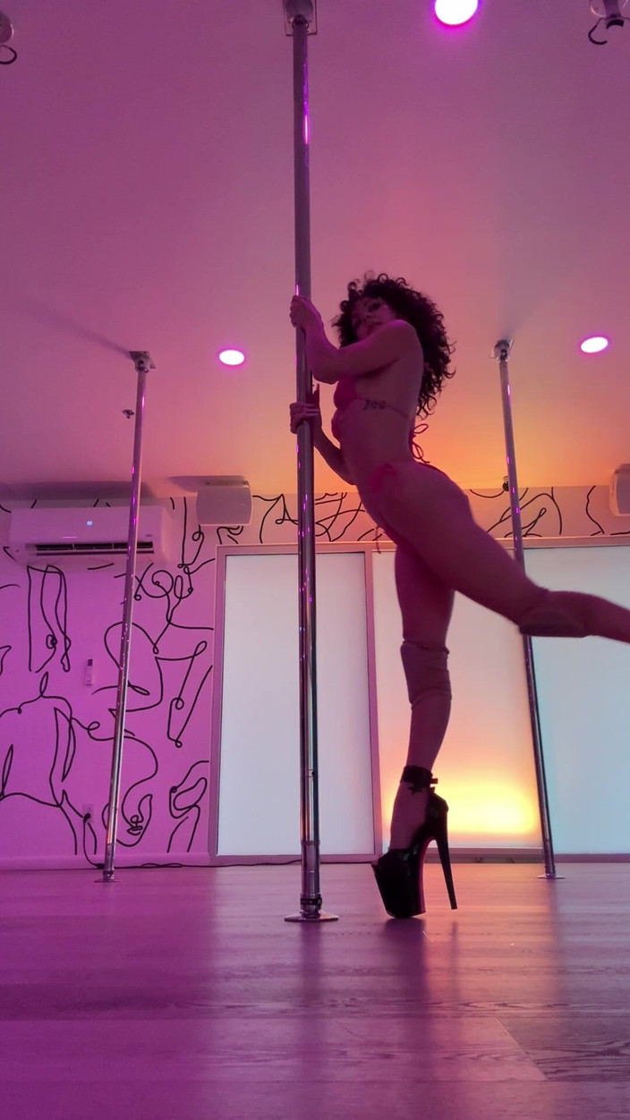 SavvyStar: Pole Dancing