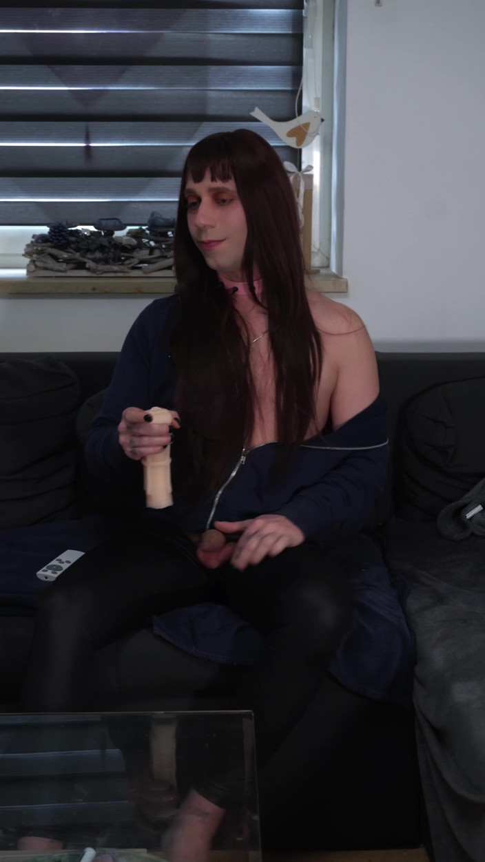 Alex8769: Gemütlich Auf Dem Sofa