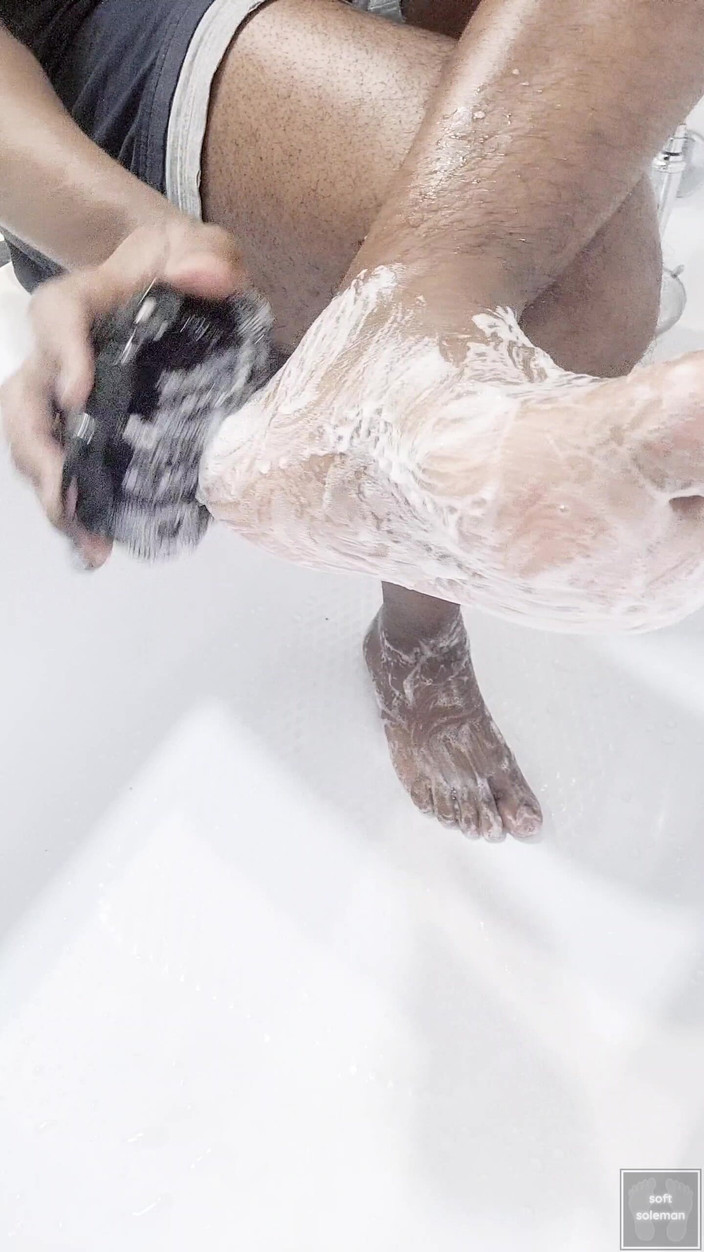 Soft Soleman: 샤워 스크러버의 비누 내 발바닥 (2025)