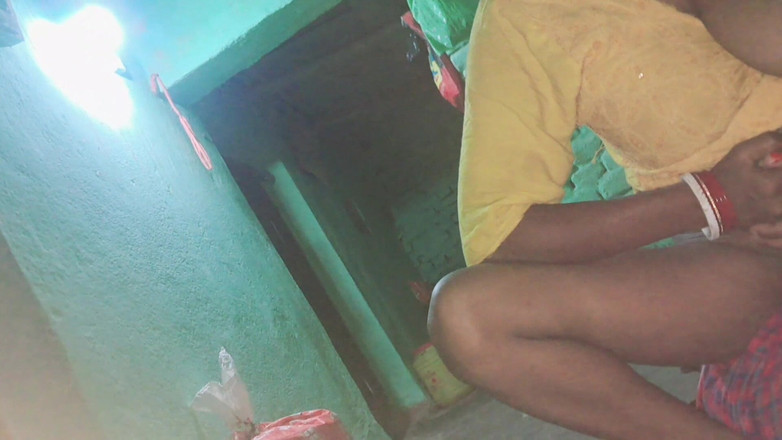 Trilokinath: Prsatá macecha ošukaná instalatérem