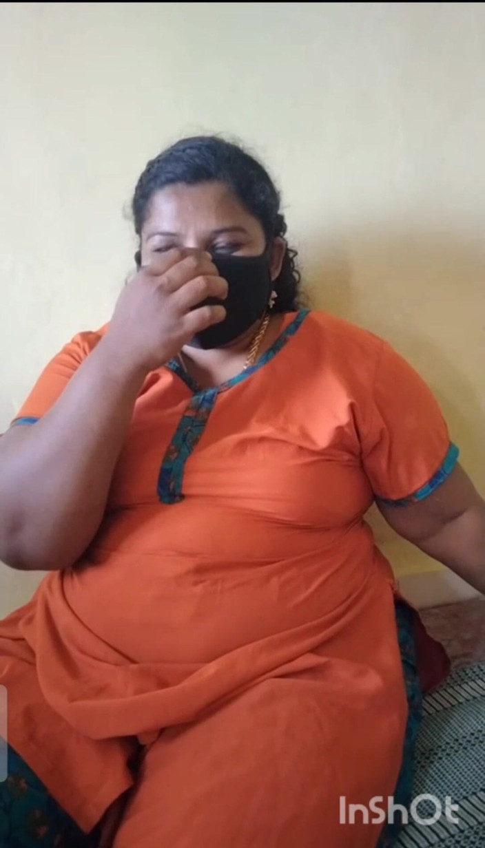 Priya aunty: Tamil köyü teyze edepsizce konuşuyor nad vücudunu gösteriyor