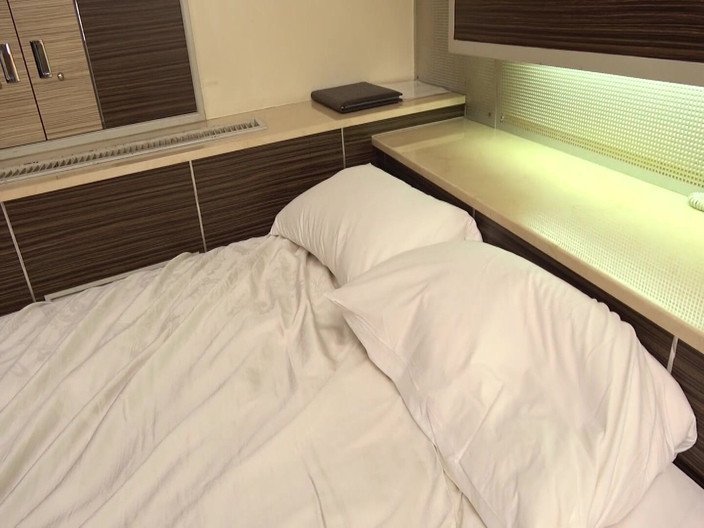 MBM3988: A065g03 a Beautiful Older Girl Who Is Neat and Tidy....