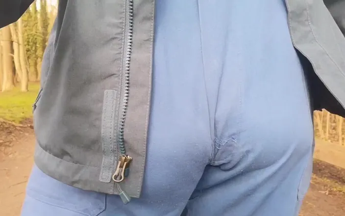 Monster_Meat_: Risky wanking walking in public parc