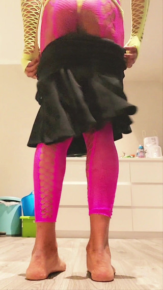 Milah CrossxxX: J'obéis Aux Ordres De Ma Maîtresse Comme Un Toutou Et...