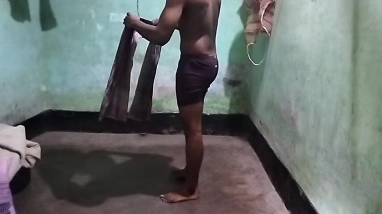Desi Tits: Amico etero cattura per la prima volta il ragazzo twink...