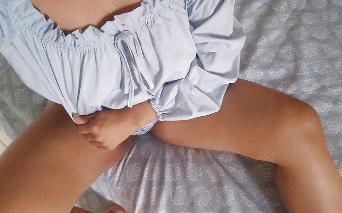 PATY PATY: Sexy manželka masturbuje, když ji její líný manžel opustil se...