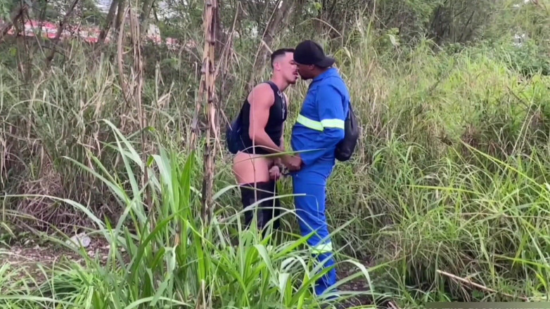 TheBlacKHunterr: Un travailleur est passé par le parc et a obtenu...