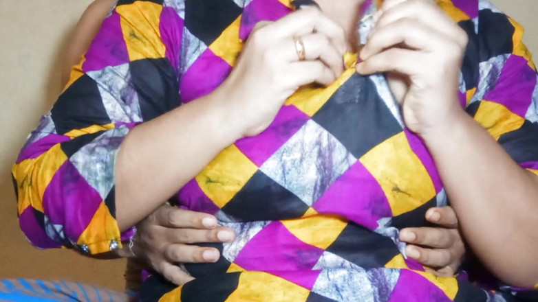 Nusrat: 18살 의붓아들한테 우유를 짜주는 핫한 새엄마 Nusrat!