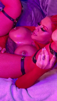 Sex demon blir creampied av BBC