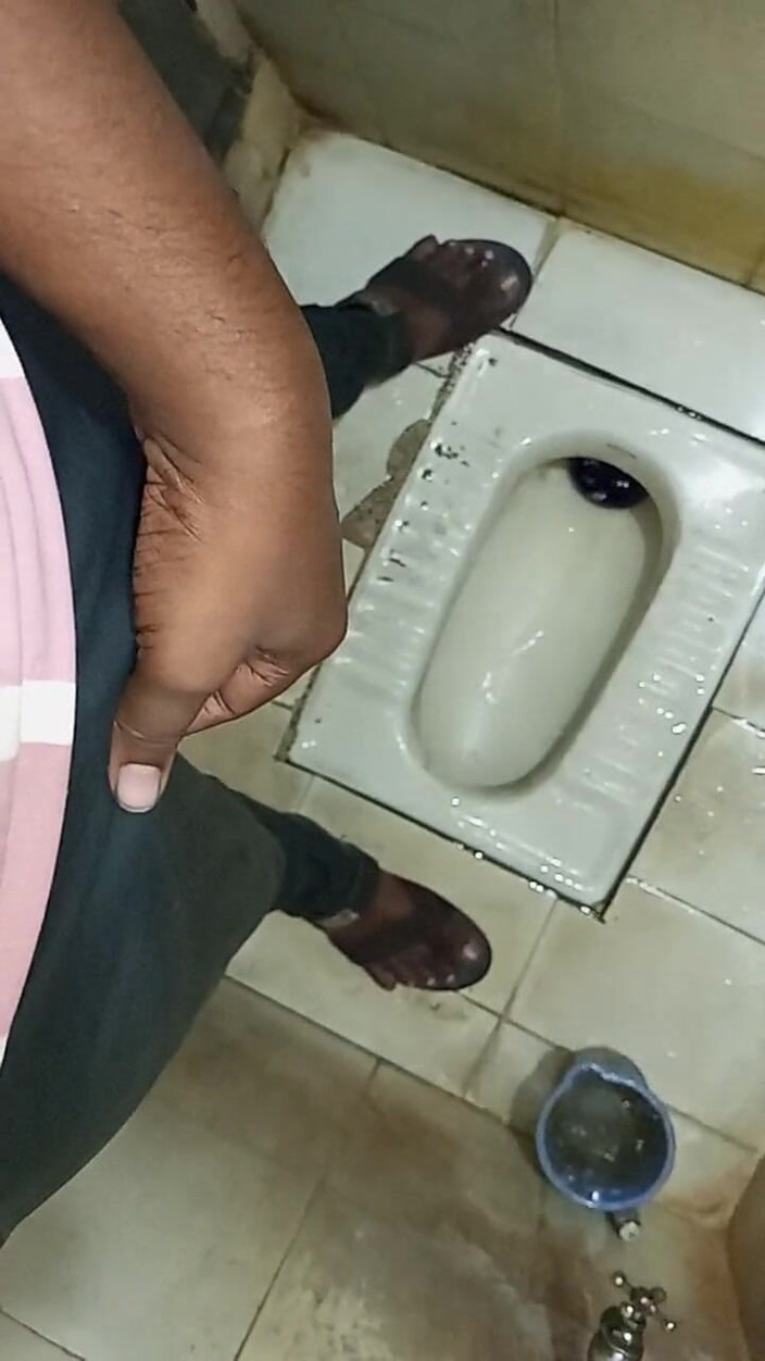 Hungry cliff: Індійський ресторан, ванна кімната, чувак трахається анально