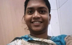 쾌락을 위해 장난감을 삽입하는 좋은 쉬멜.