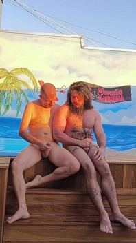 Peguei No Ato Meupai Dando Uns Pegas No Amigo Dele Na Piscina