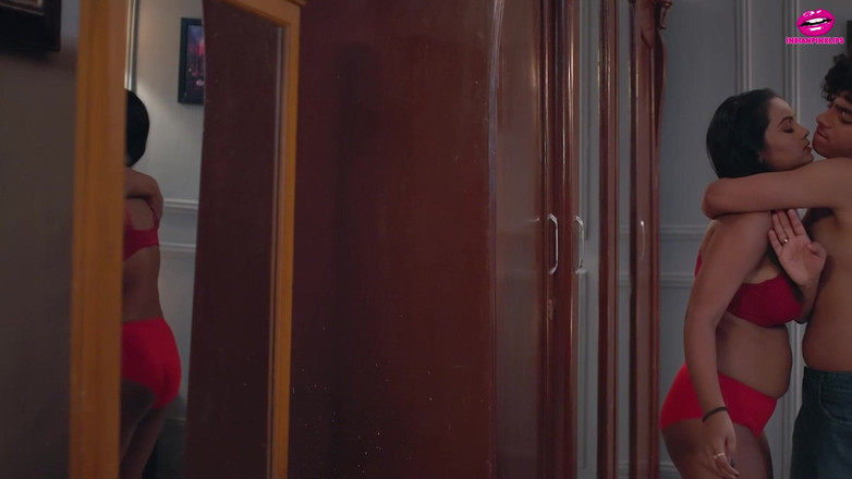 Indianpinklips: Devar bắt gặp bhabhi khỏa thân khi xấu