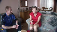 Podívejte se na ni, jak sundala toho ptáka dolů