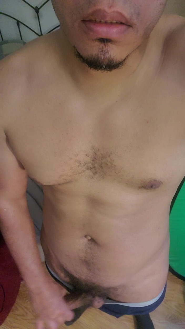 Browndicksavior: Je me caresse la bite avant le travail, j’ai tellement...
