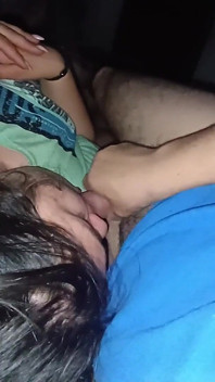 Il giorno dopo il patrigno mi fa un altro pompino e io ingoio tutto perché sono la brava ragazza