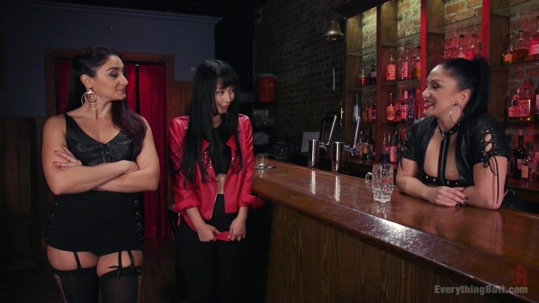 Everything Butt by Kink: La bella ragazza asiatica motociclista riceve un del dolore anale...