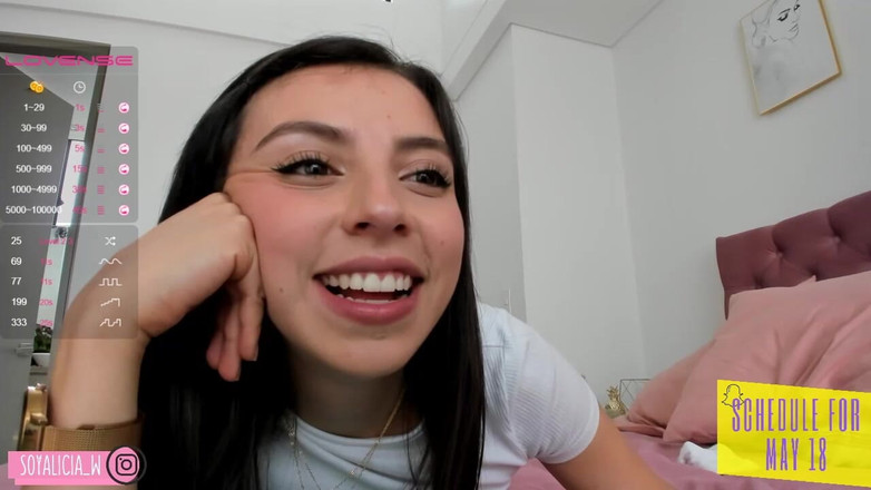 Cute Alice: Roztomilá Alice klečí před vámi, její tvář zbožní tvého ptáka,...