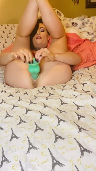 Vegasroietreine: My new alien dildo and new vibrator fuck my wet...