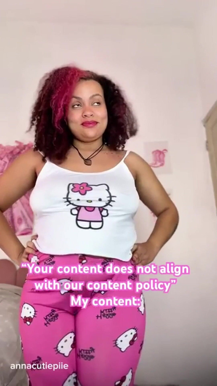 Cutiepiie Chubby: Une black sexy à gros cul pète bruyamment pour vous