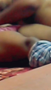Desi Tamil moglie paffuta lux tette succhia figa ditalino dal maritino di Renu a casa! Moglie indiana