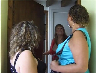 Hard Lesbians: Busty mature lezzies in oral sex threeway