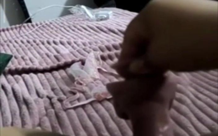 ChickenNDBeard: Une pute avec un nouveau jouet profite de la richesse 2