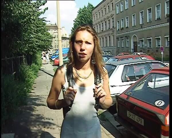 YOUR FIRST PORN: Polish Nicole didatangi di Jalan Jerman