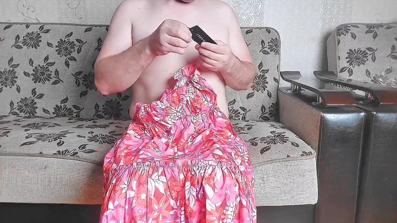 Kitty_Cross: Oszałamiający shemale z spłukiwanymi policzkami popijający lodową kawę