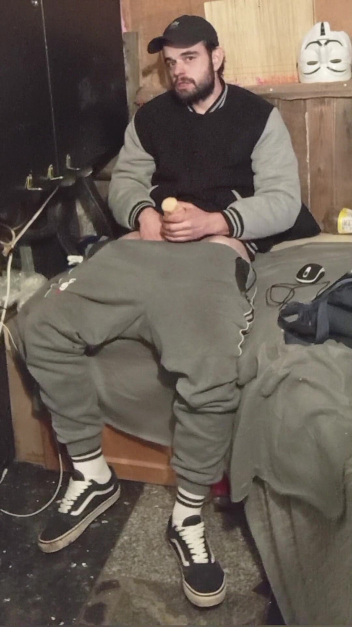 jerkofflover: ejaculare în locul în care mă duc să mă masturbez și plus înainte de...