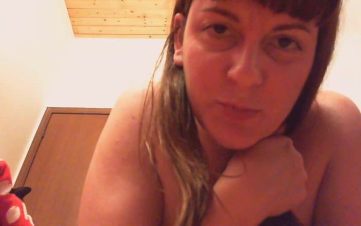 Nicoletta Embassi: 그녀의 털이 무성한 보지를 자위하는 동안 당신이 그녀를 보는 것을 좋아한다는 것을 알고 있는 오늘 당신을 위한 놀람이 있는 당신의 M.