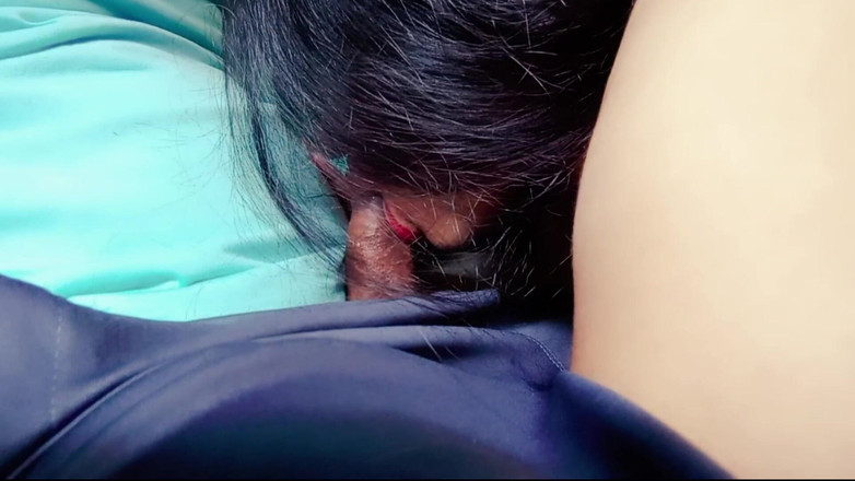 Your Arya: Desi Bhabhi s velkými prsy s hlubokým kouřením, aby ji...