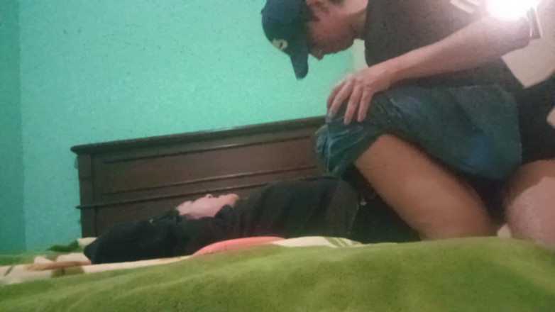Moo DBOXXX: 我的基督教朋友喜欢和我做爱，她刚满18岁，我们每天都开始