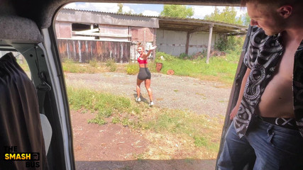 CALLIE ROKS: キャリーがスマッシュバスでぶつぶされる