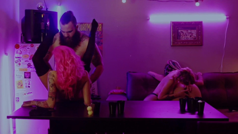Quente club: Games and Perversions