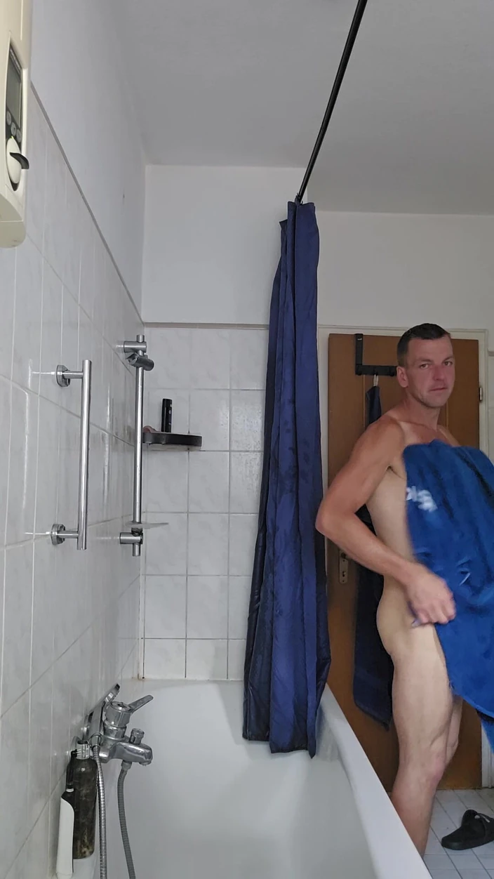 Chris_snoopy_91: I'm Alone and Horny When Showering