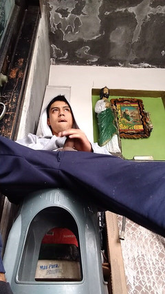 AlexAlejandro13: Melancap di Hadapan Penonton di Pintu Rumah Saya