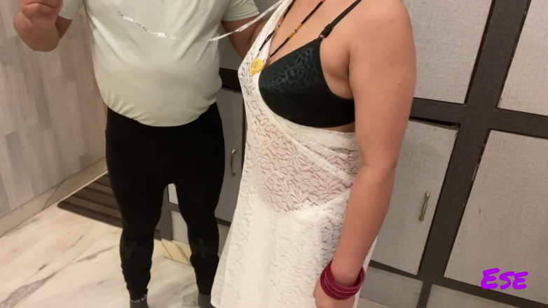 Sammy Sins: Pervert Tailor chce vzít každý centimetr měření Bhabhi