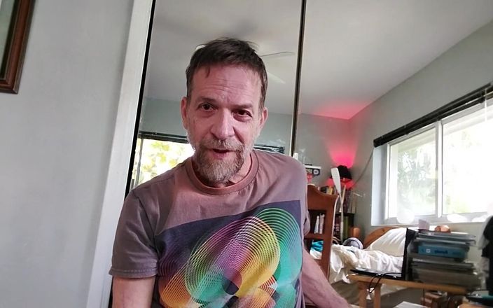 Hairyartist: Eu te lembro que você é meu pequeno brinquedo