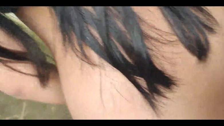 Karla love: 公共の場で性行為をしているところを見つかる