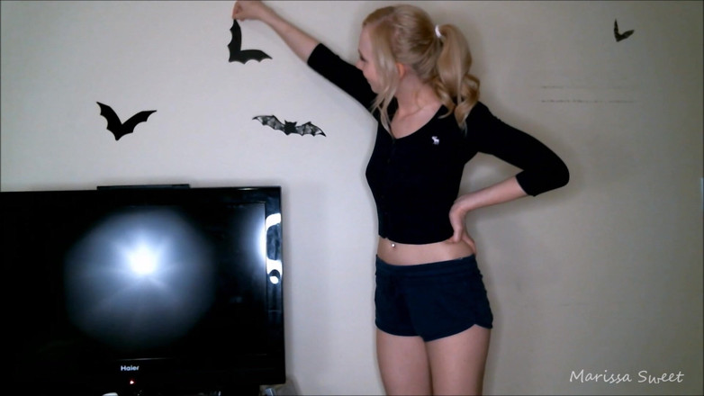 Marissa Sweet: Obsessed with Your Best Friends Navel