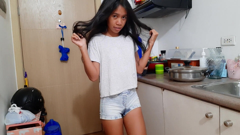 creamberryfairy: Xixi em My Jean Short com plug anal