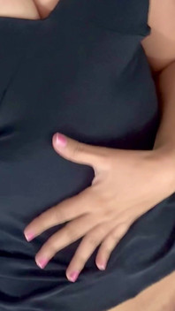 La più calda ragazza universitaria indiana di 18 anni con un corpo perfetto e grandi tette rotonde sexy abito romanticismo da sola teen strip clip