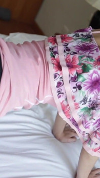 Ladyboystar, ein super schlanker ladyboy-amateur, kam in mein zimmer für sex