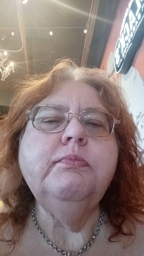 BBW nurse Vicki adventures with friends: Yummy kolacja z żebrem w starym sklepie z grillem