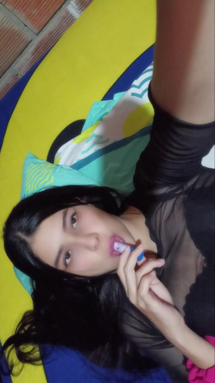 Yuli and tony: A madrasta do meu amigo me seduz enquanto ele está...