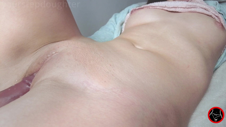 Yourstepdaughter: Kom alsjeblieft niet klaar in mijn poesje! toch deed je...