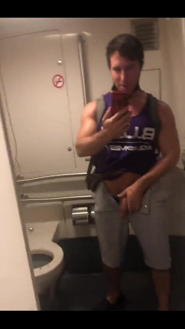 Reese Rideout: 오줌 비디오